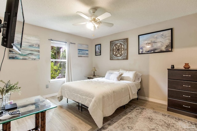 2661 Avenida De Sol, Navarre, FL 32566 - bedroom featuring light wood-style floors, a textured ceiling, and ceiling fan