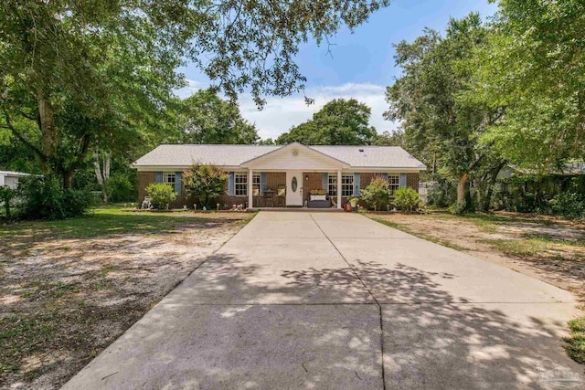 2661 Avenida De Sol, Navarre, FL 32566 - ranch-style home with driveway, a porch, and a front yard