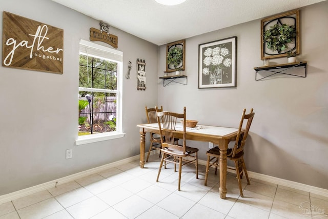 2661 Avenida De Sol, Navarre, FL 32566 - dining area with baseboards