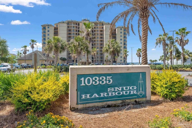 view of community / neighborhood sign