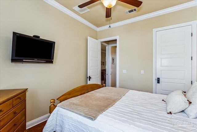 bedroom with ornamental molding, visible vents, baseboards, and a ceiling fan