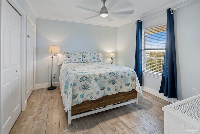 bedroom with light wood-type flooring, ornamental molding, ceiling fan, and a closet