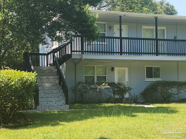 729 Lownde Ave, Pensacola, FL 32507 - view of front facade with stairs and a front yard