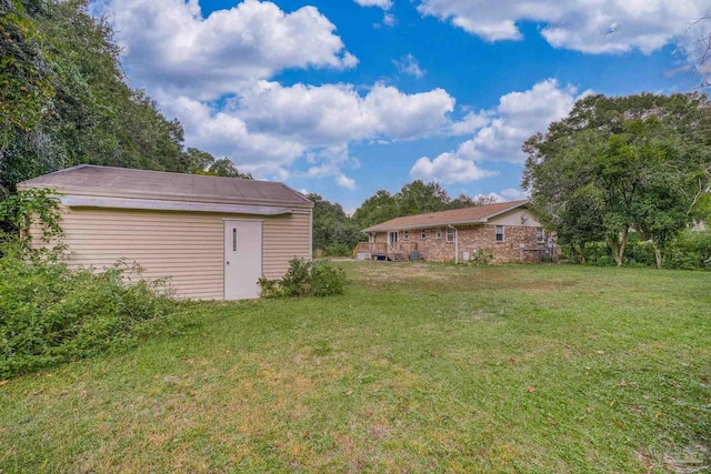 view of yard with a storage unit