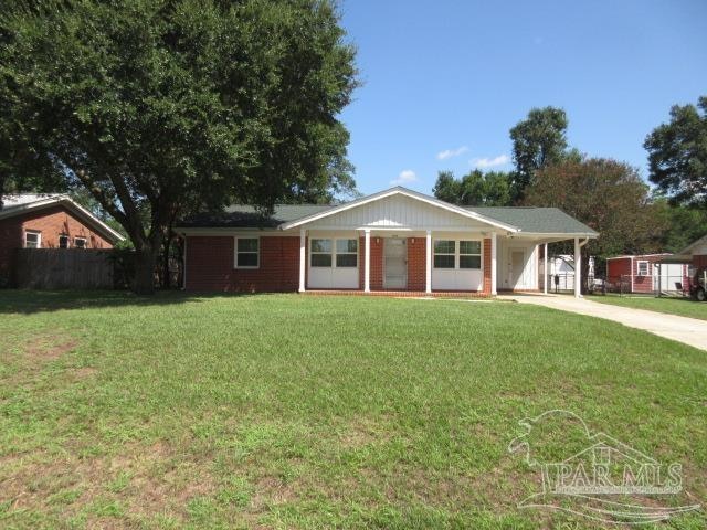 single story home with a front yard