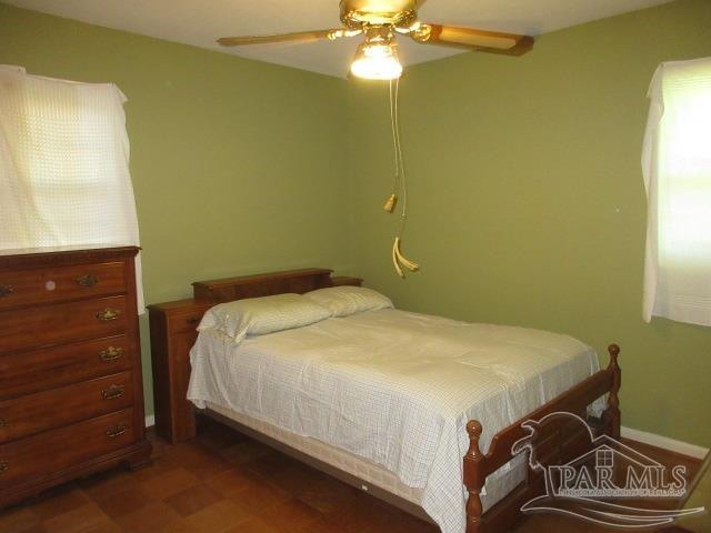 bedroom with ceiling fan