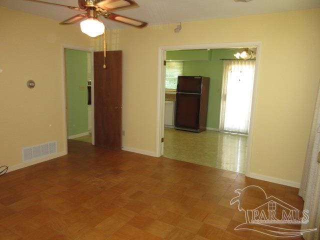 unfurnished room featuring ceiling fan