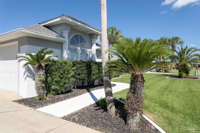 view of front of property with a front yard