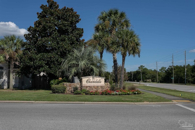 community sign featuring a lawn