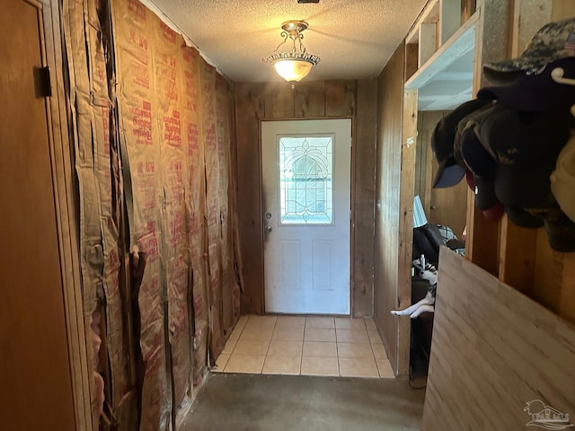 2939 Sundance Ln, Cantonment, FL 32533 - entryway featuring a textured ceiling