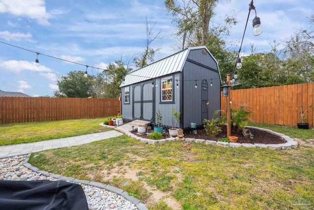 view of outdoor structure featuring a fenced backyard and an outdoor structure