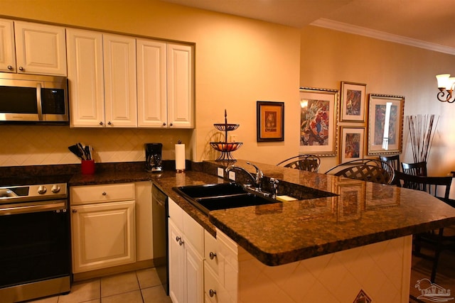 kitchen featuring white cabinetry, a breakfast bar, sink, and appliances with stainless steel finishes