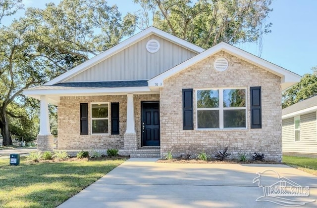 view of front of house with a porch and a front lawn