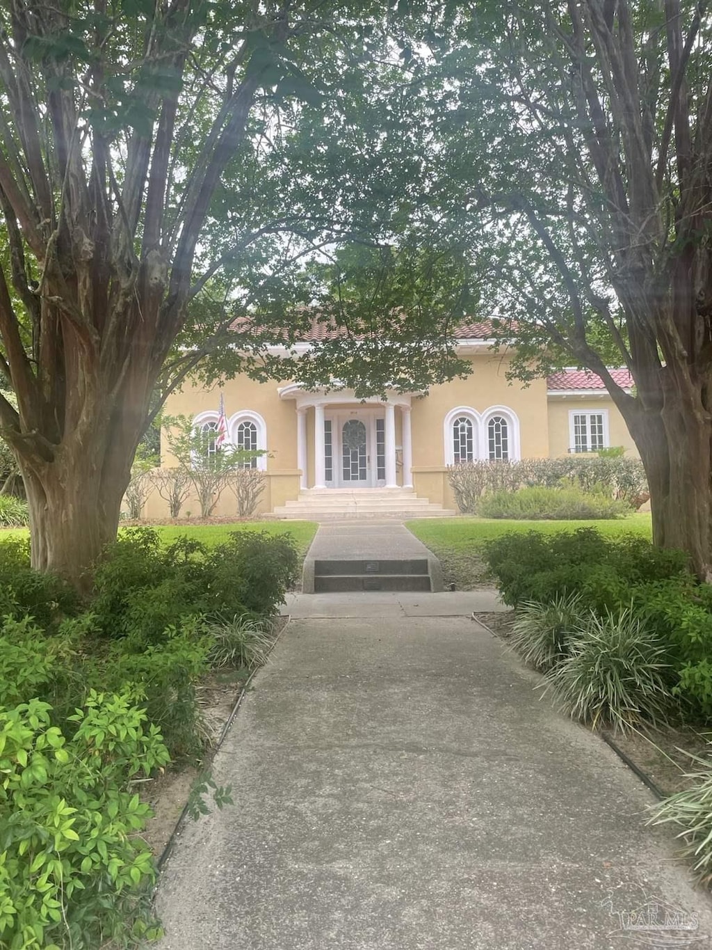 1904 E Larua St, Pensacola, FL 32501 - view of front of property with stucco siding