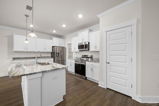 kitchen featuring hanging light fixtures, an island with sink, white cabinetry, sink, and stainless steel appliances