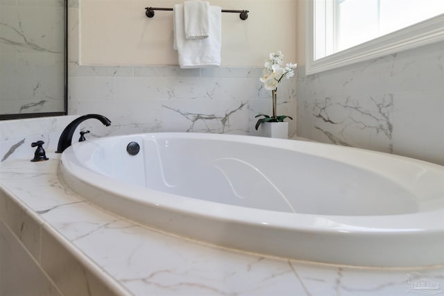 5136 Point Shores Ln, Gulf Breeze, FL 32563 - bathroom with a bath