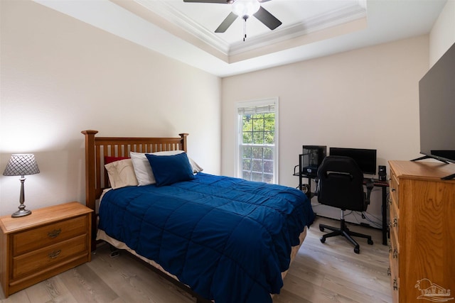 5136 Point Shores Ln, Gulf Breeze, FL 32563 - bedroom featuring crown molding, a ceiling fan, a raised ceiling, and light wood-type flooring