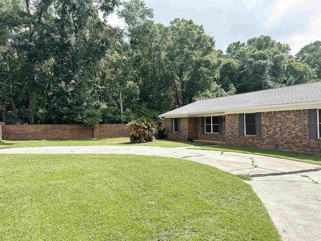 6910 Cornelius Ln, Pensacola, FL 32505 - view of green lawn