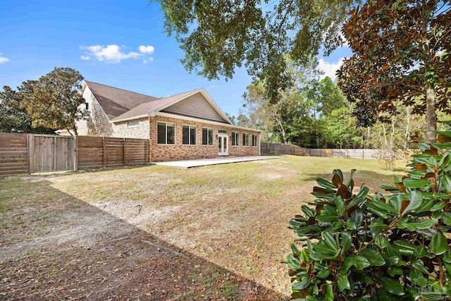 view of yard featuring a patio area