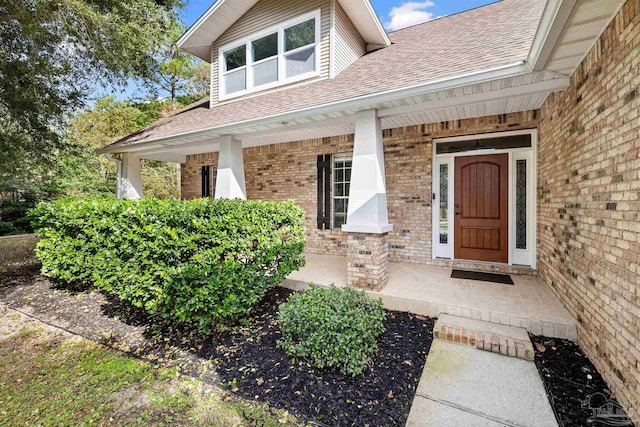 entrance to property featuring covered porch