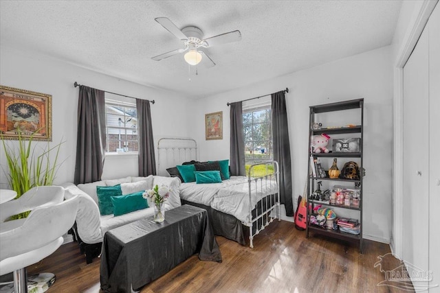 1404 Stanford Rd, Gulf Breeze, FL 32563 - bedroom featuring a closet, a textured ceiling, ceiling fan, and wood finished floors