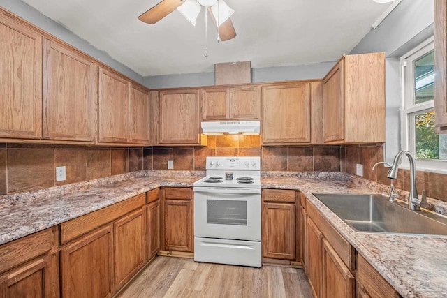 kitchen with electric stove, sink, ceiling fan, light wood-type flooring, and tasteful backsplash