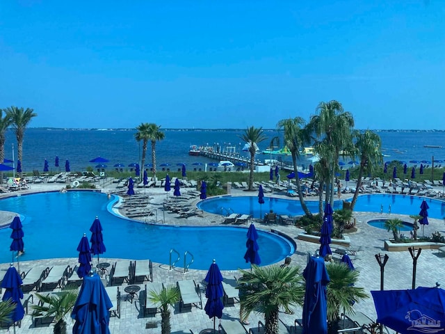 view of swimming pool featuring a water view