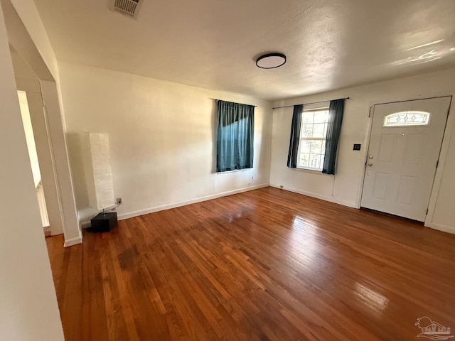 entryway featuring wood finished floors, visible vents, and baseboards