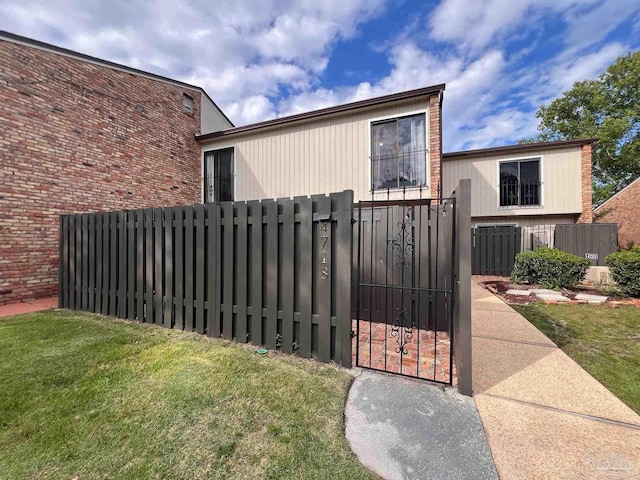 4718 Huron Dr, Pensacola, FL 32507 - view of gate