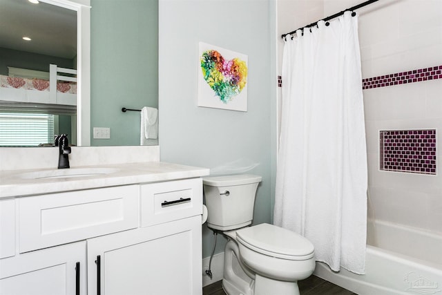 full bath with shower / bath combo with shower curtain, vanity, and toilet