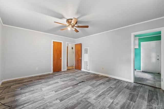 unfurnished room featuring ceiling fan, light hardwood / wood-style flooring, and crown molding