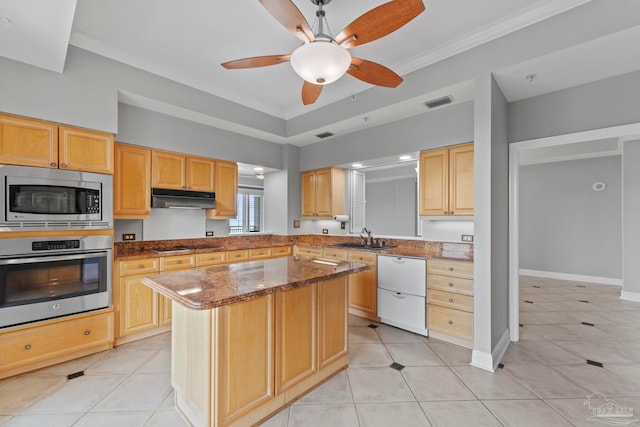 1700 Scenic Hwy Unit 404, Pensacola, FL 32503 - kitchen featuring appliances with stainless steel finishes, a sink, under cabinet range hood, a ceiling fan, and a kitchen island