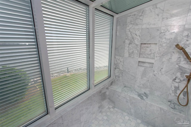 bathroom featuring tiled shower