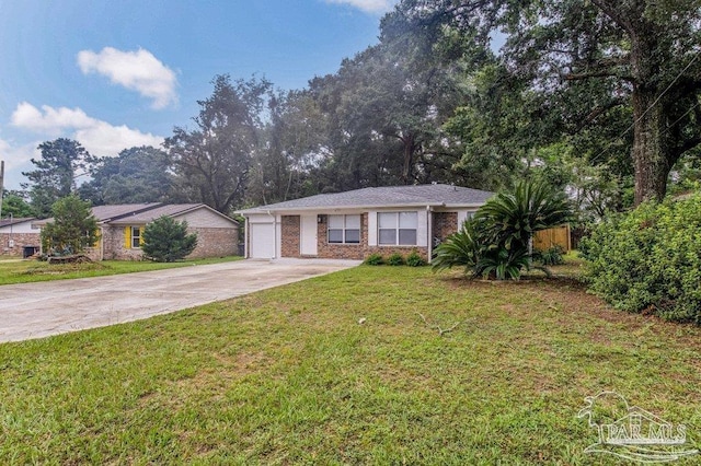 ranch-style home featuring a front lawn