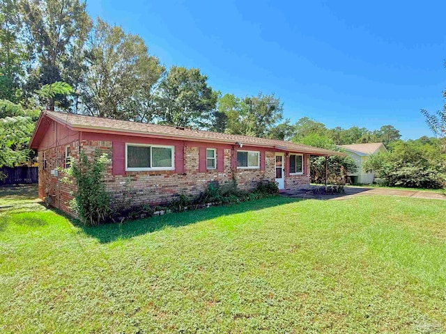 single story home with a front yard