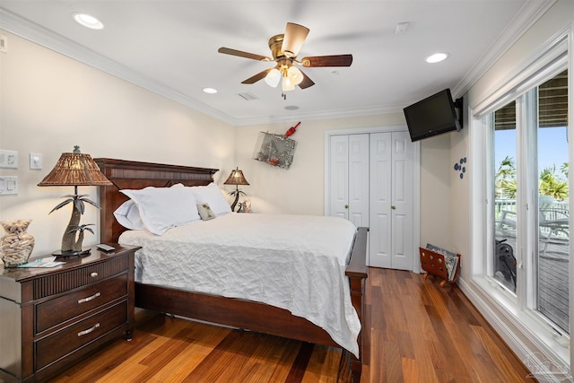 bedroom featuring access to outside, ceiling fan, ornamental molding, dark hardwood / wood-style flooring, and a closet