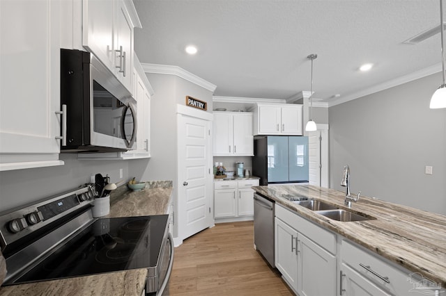 1223 Fenwick Ct, Cantonment, FL 32533 - kitchen featuring stainless steel appliances, crown molding, white cabinets, light wood finished floors, and recessed lighting