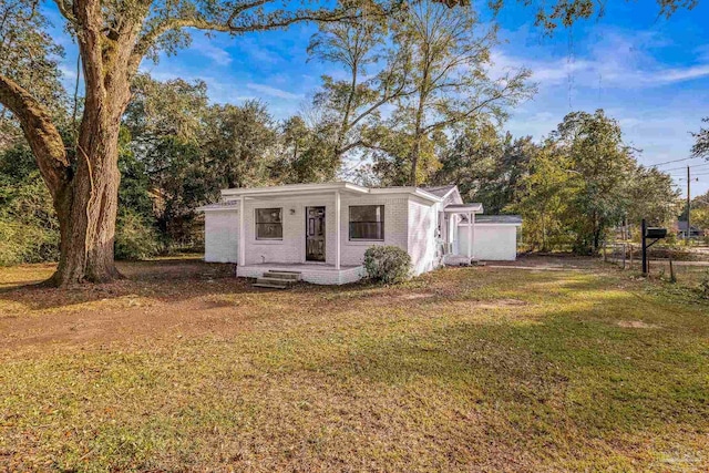 exterior space featuring a front yard