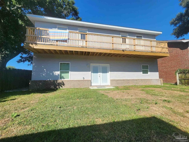 rear view of house featuring a lawn