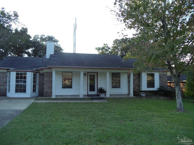 ranch-style home featuring a porch and a front lawn