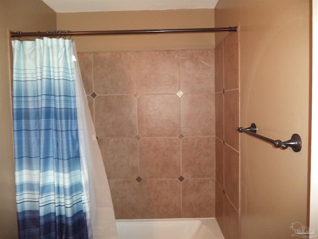 bathroom featuring shower / bathtub combination with curtain