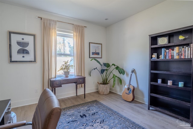 920 W Chase St, Pensacola, FL 32502 - living area with light hardwood / wood-style floors
