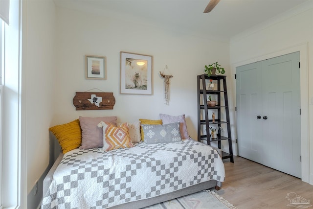 920 W Chase St, Pensacola, FL 32502 - bedroom with ornamental molding, light hardwood / wood-style floors, and a closet