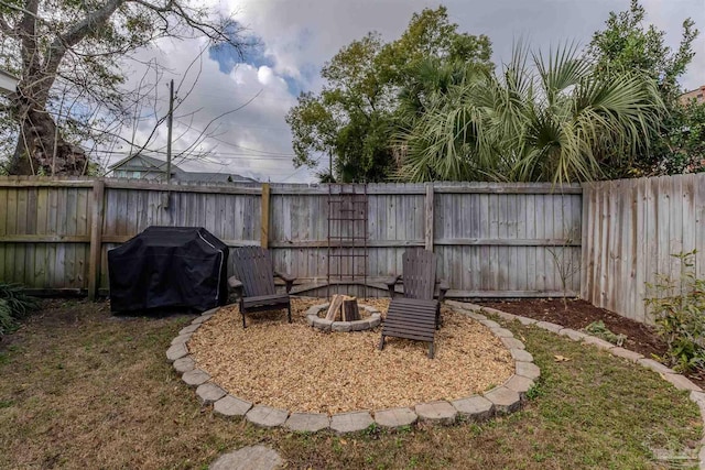 920 W Chase St, Pensacola, FL 32502 - view of yard with an outdoor fire pit