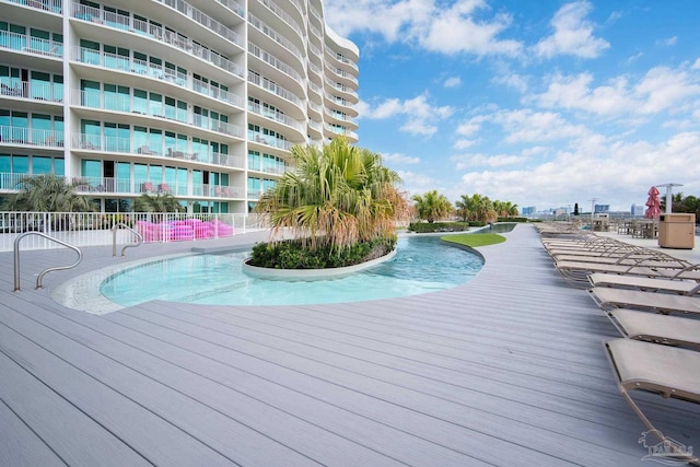 view of swimming pool