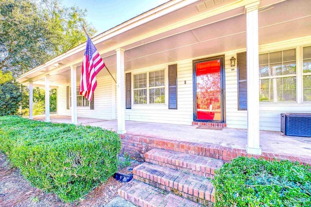 entrance to property featuring a porch