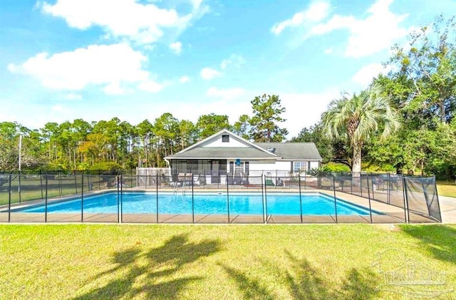 view of swimming pool with a yard