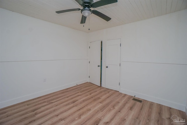 unfurnished room featuring light wood-type flooring and ceiling fan