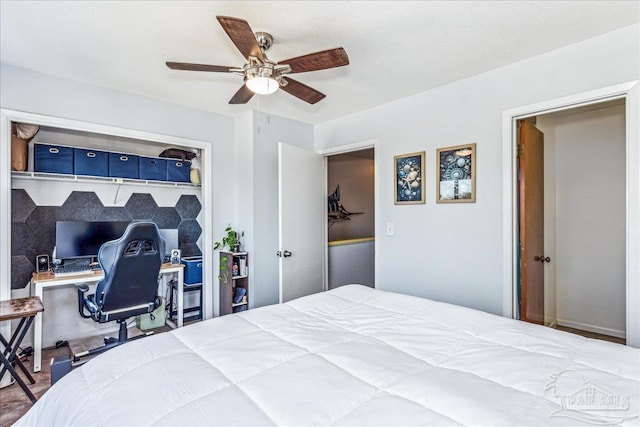 bedroom with a ceiling fan