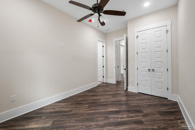 unfurnished bedroom with a ceiling fan, recessed lighting, baseboards, and dark wood-style flooring